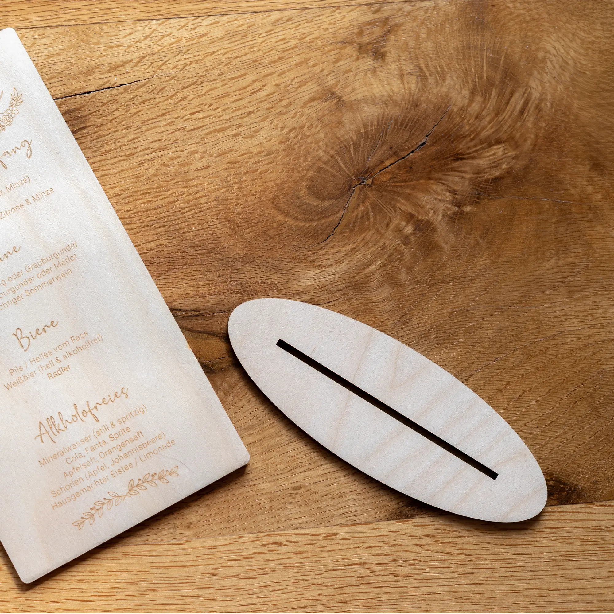 Personalisierte Menükarte für Hochzeiten aus Holz 4 Personalisierte Menükarte für Hochzeiten aus Holz - Standfuß
