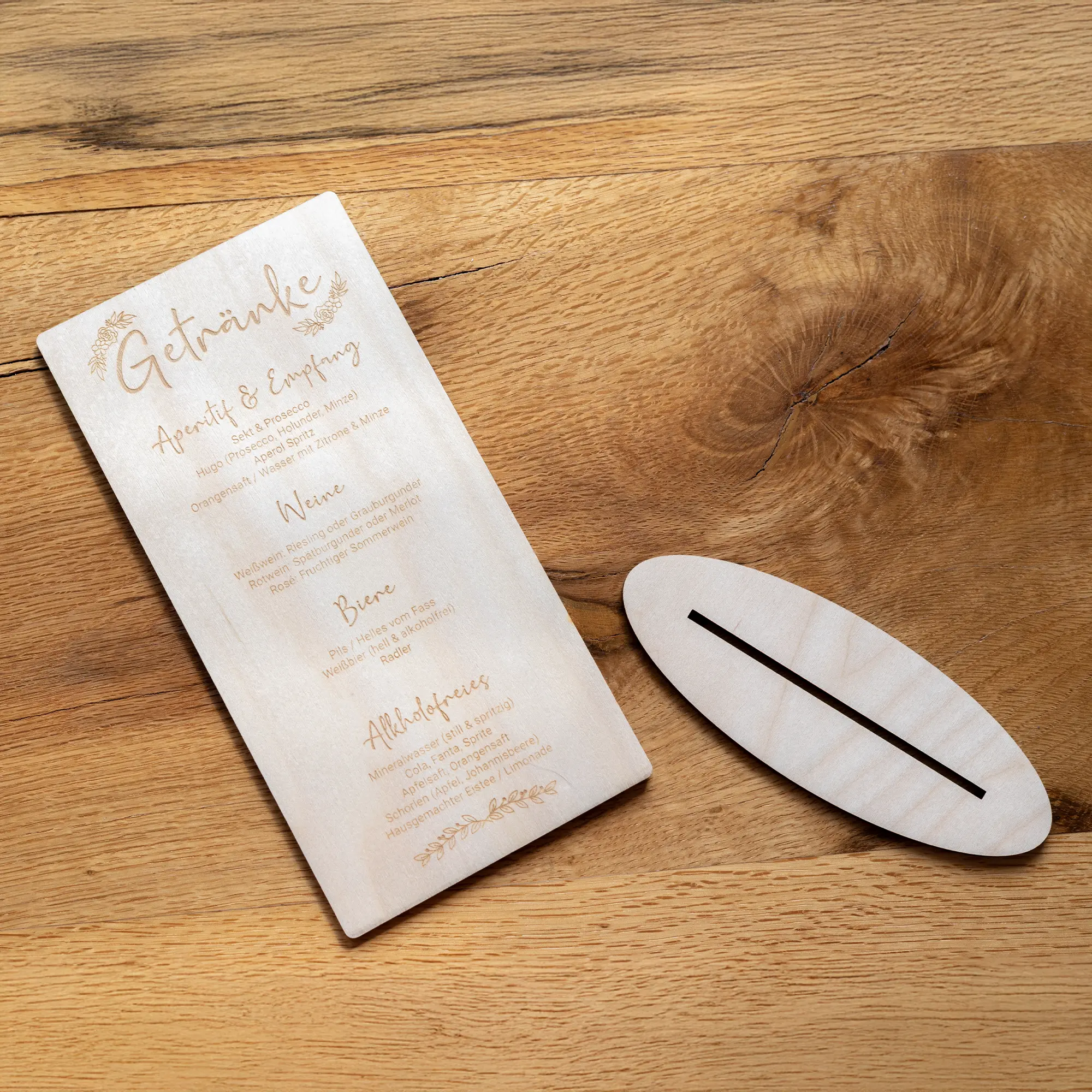 Personalisierte Menükarte für Hochzeiten aus Holz 3 Personalisierte Menükarte für Hochzeiten aus Holz - Einzeln auf Tisch