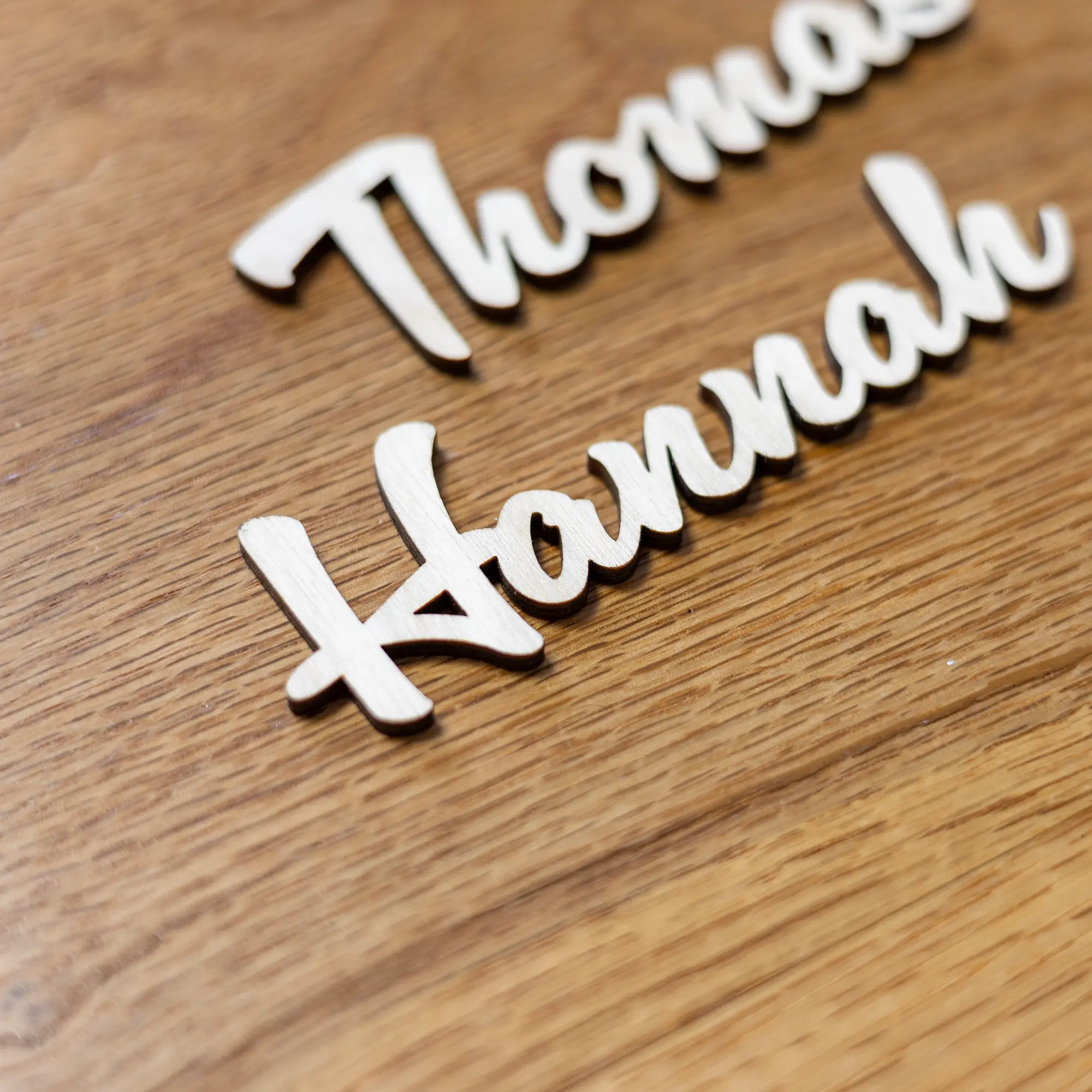 Tischkarten Schriftzug Holz 12 Tischkarten Birke - Namen im Detail