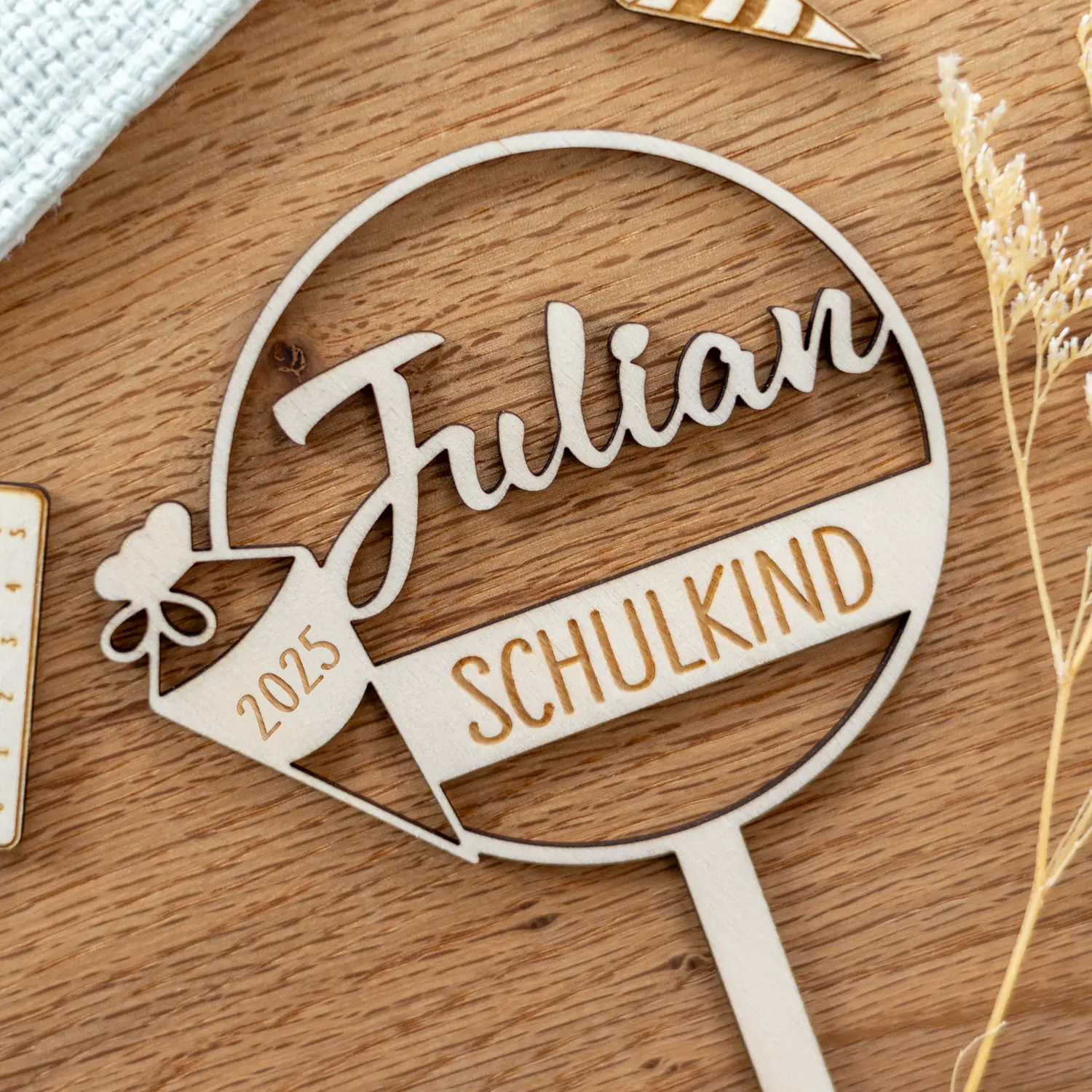 Caketopper Schulkind 2025, personalisiert mit Namen - Produktbild