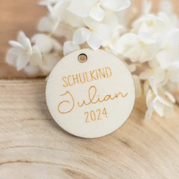 Schulkind Namensanhänger, personalisiert mit Wunschnamen Produktbild