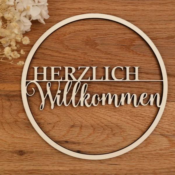 Türschild aus Holz mit Schriftzug - Herzlich Willkommen