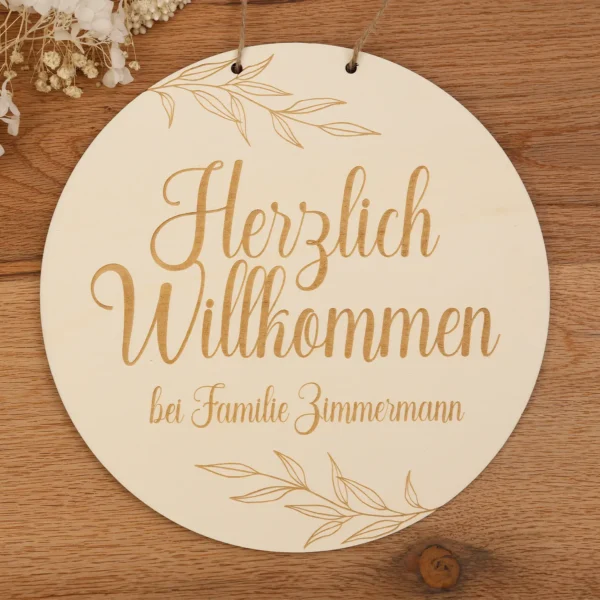 Familienschild - Herzlich Willkommen, personalisiert mit Namen