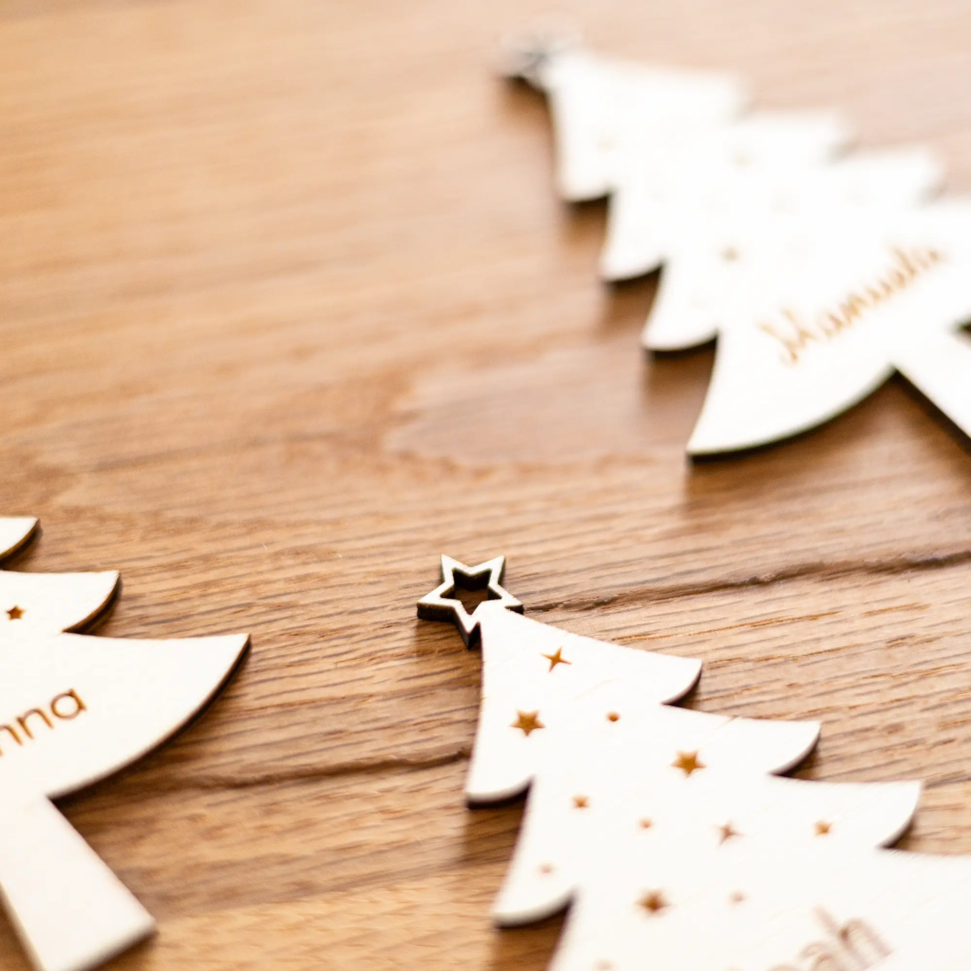Tischkarten für Weihnachtsfeiern - Tannenbaum 3 Tischkarten - Tannenbaumform - Detail 1