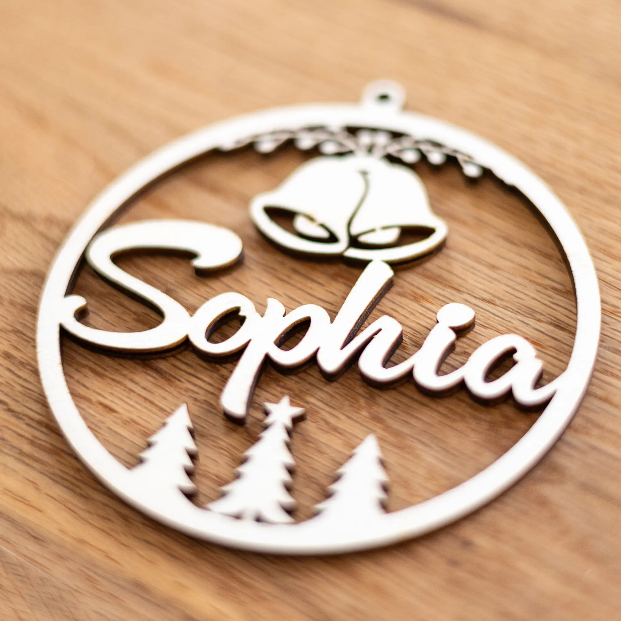 Weihnachtsanhänger personalisiert aus Holz "Weihnachtsbaumkugeln" 4 Anhänger zu Weihnachten aus Holz – Weihnachtsbaumkugeln, personalisiert mit Namen - Detail