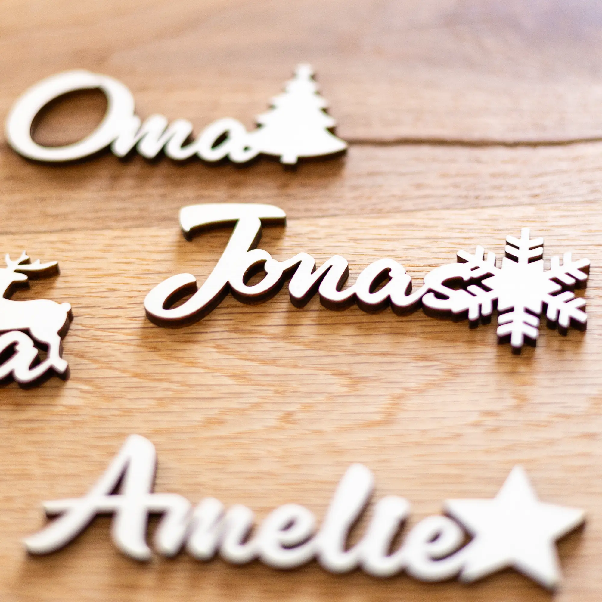 Namenskarten mit Motiv aus Holz - Detail