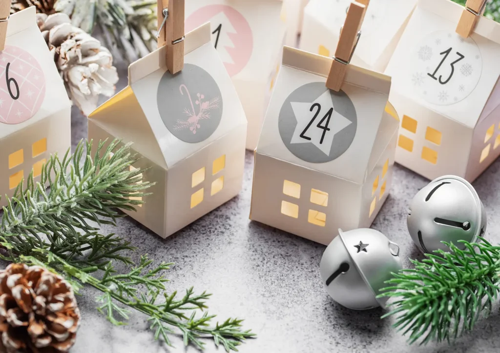 Adventskalender günstig kaufen: 7 Tipps wie Ihr originelle Kalender zu top Preisen bekommen könnt! 2 Adventskalender gibt es in vielen Formen.