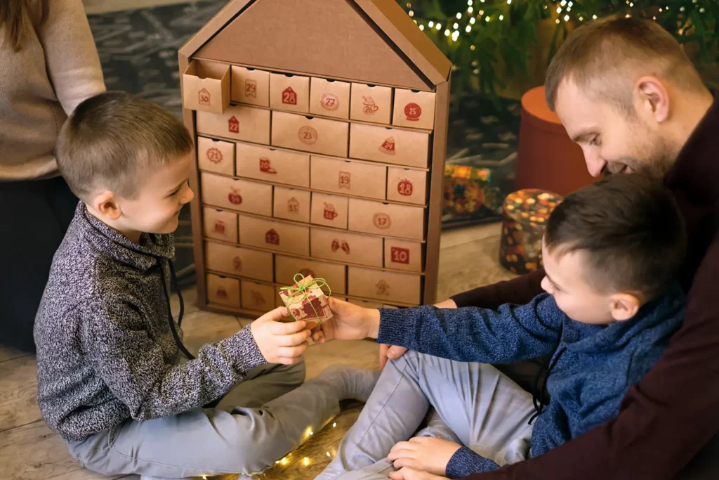 Weihnachtskalender: Welcher ist am Besten für mein Kind geeignet? 1 In der Adventszeit gibt es jeden Tag eine neue Überraschung im Weihnachtskalender