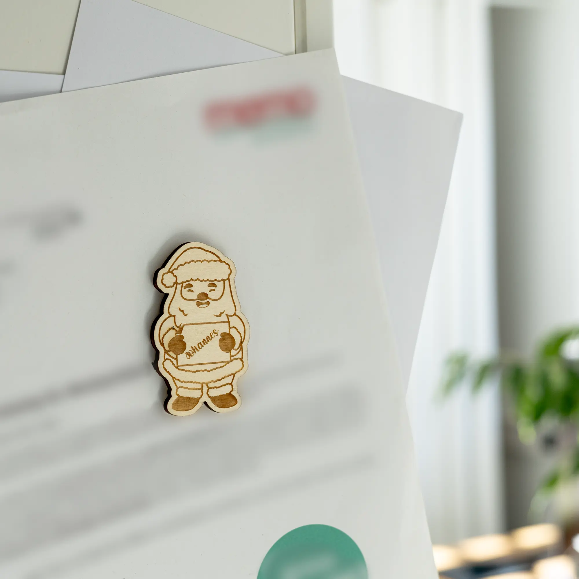personalisierte Magnete aus Holz Motiv Weihnachtsmann mit Schild