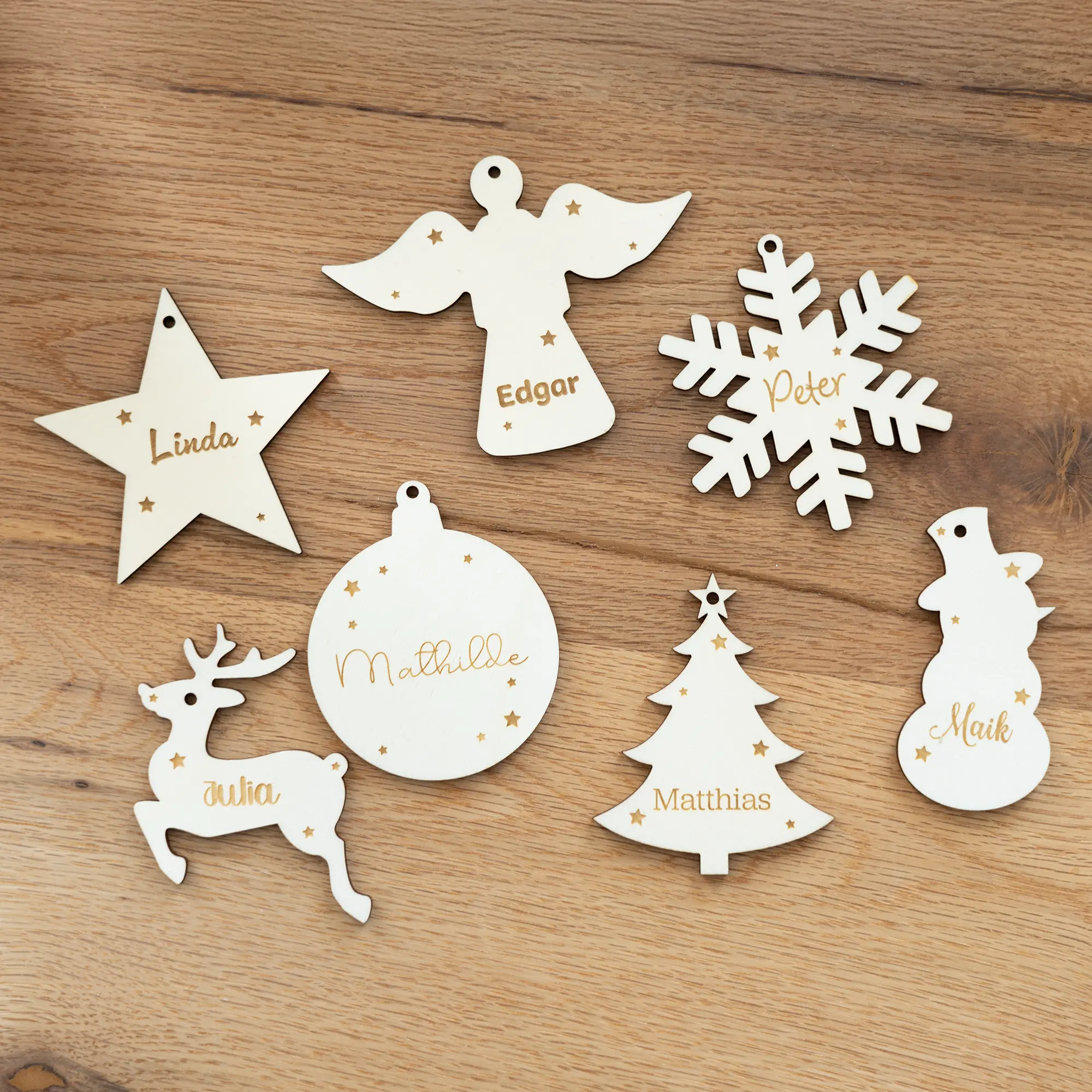 Personalisierbare Christbaumanhänger, 7 Motive wählbar 1 Personalisierbare Christbaumanhänger - Produktbild