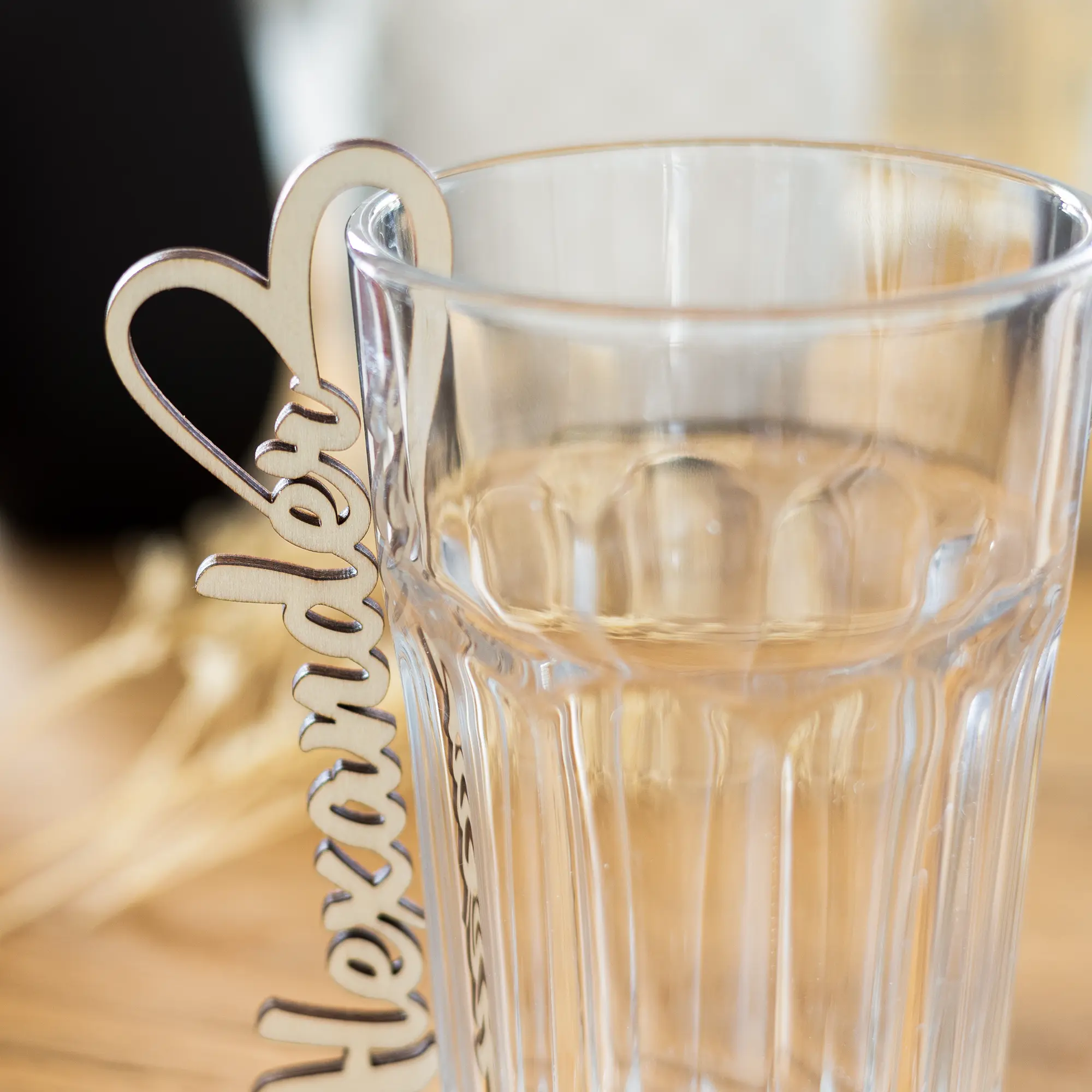 Personalisierter Glas-Markierer aus Holz 2 Personalisierter Glas-Markierer aus Holz - Detail