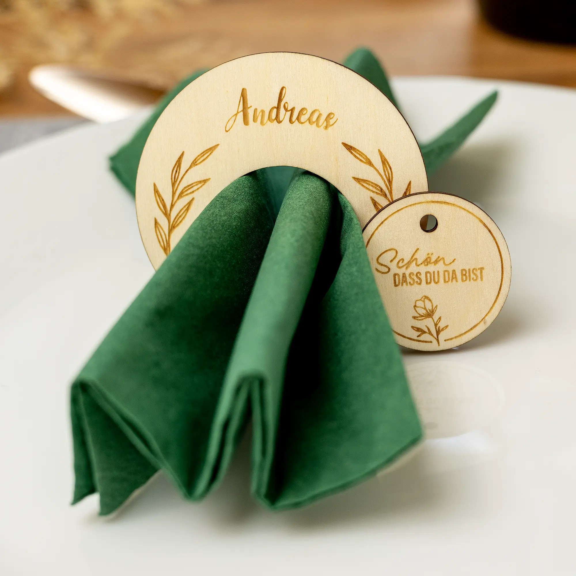 Personalisierte Serviettenringe aus Holz mit Anhänger 4 Personalisierte Serviettenringe aus Holz. Perfekte Deko für Hochzeiten, Geburtstage und andere Feiern
