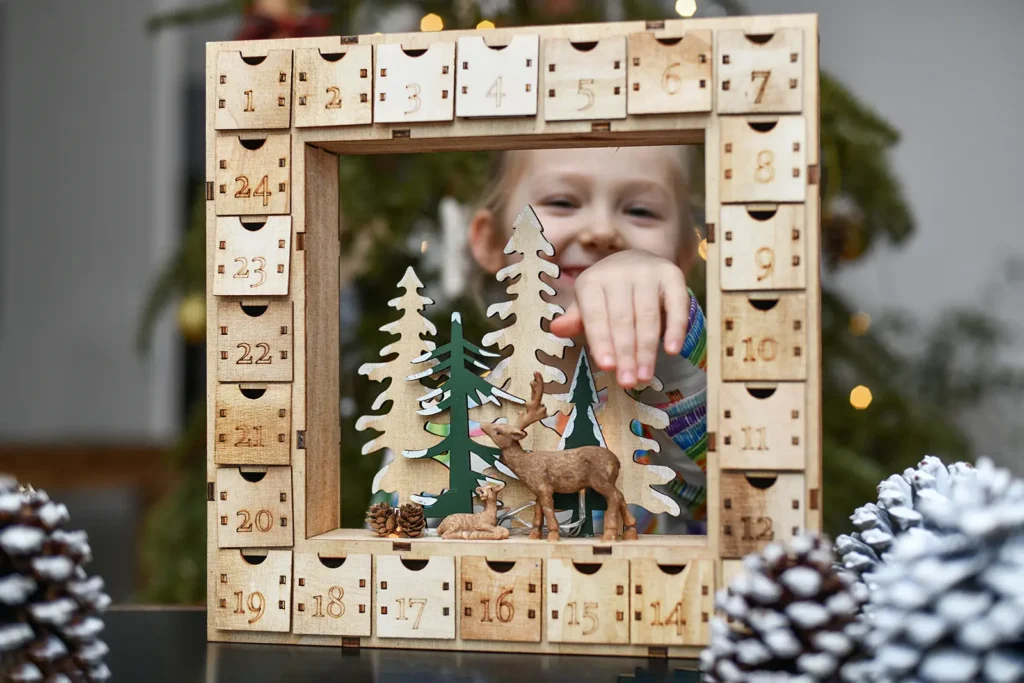 Kreative und nachhaltige Adventskalender für Kinder 3 nachhaltige Adventskalender sind perfekt für Kinder geeignet und lassen sich jedes Jahr wiederverwenden