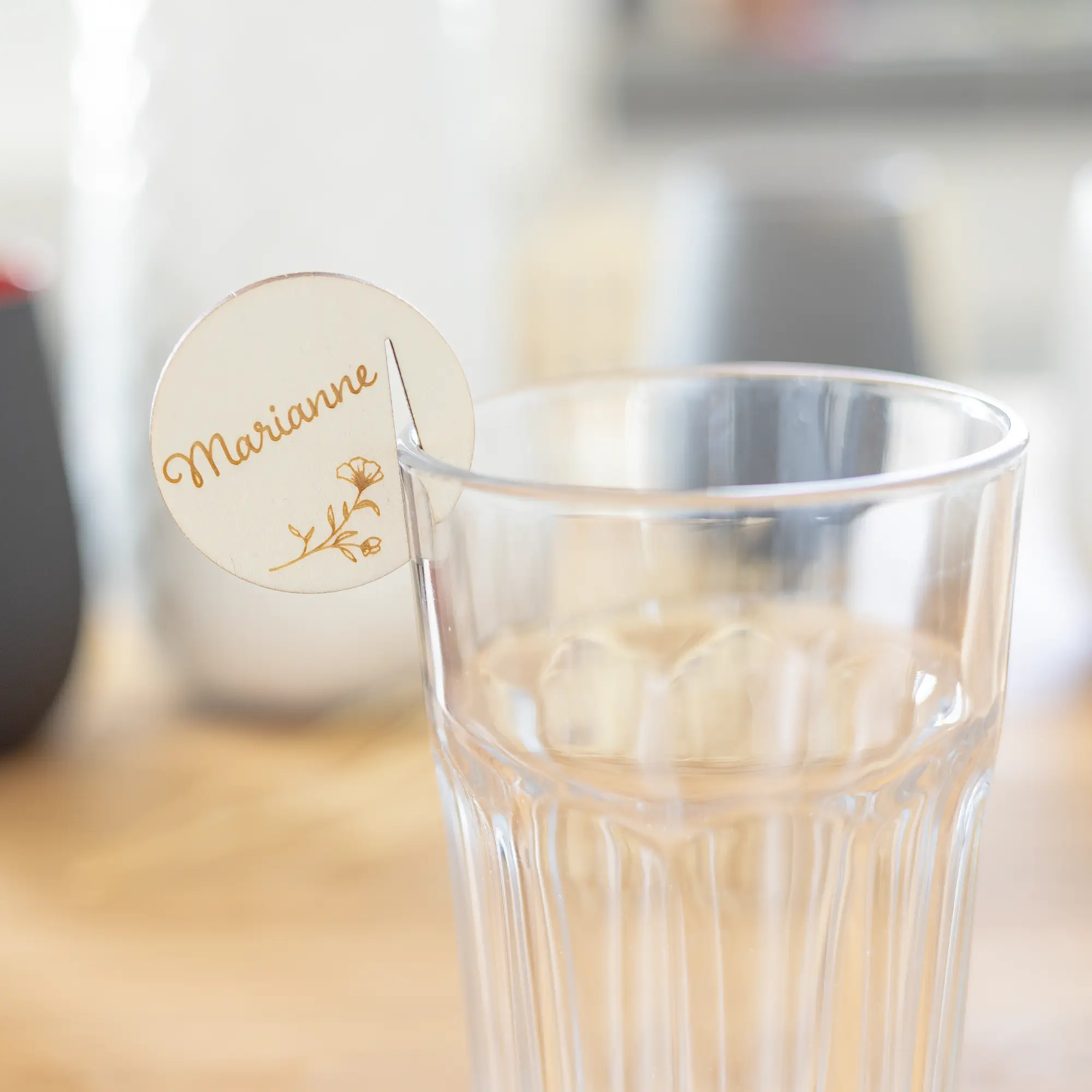 Personalisierte Weincharms für Hochzeiten 2 Personalisierte Weincharms für Hochzeiten Mit Glas
