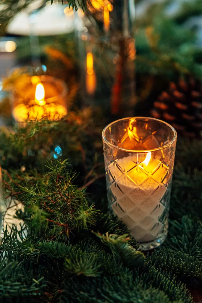 Windlichter für verschiedene Anlässe: Tipps und Inspiration 2 Dekoratives Windlicht als Weihnachtsdekoration