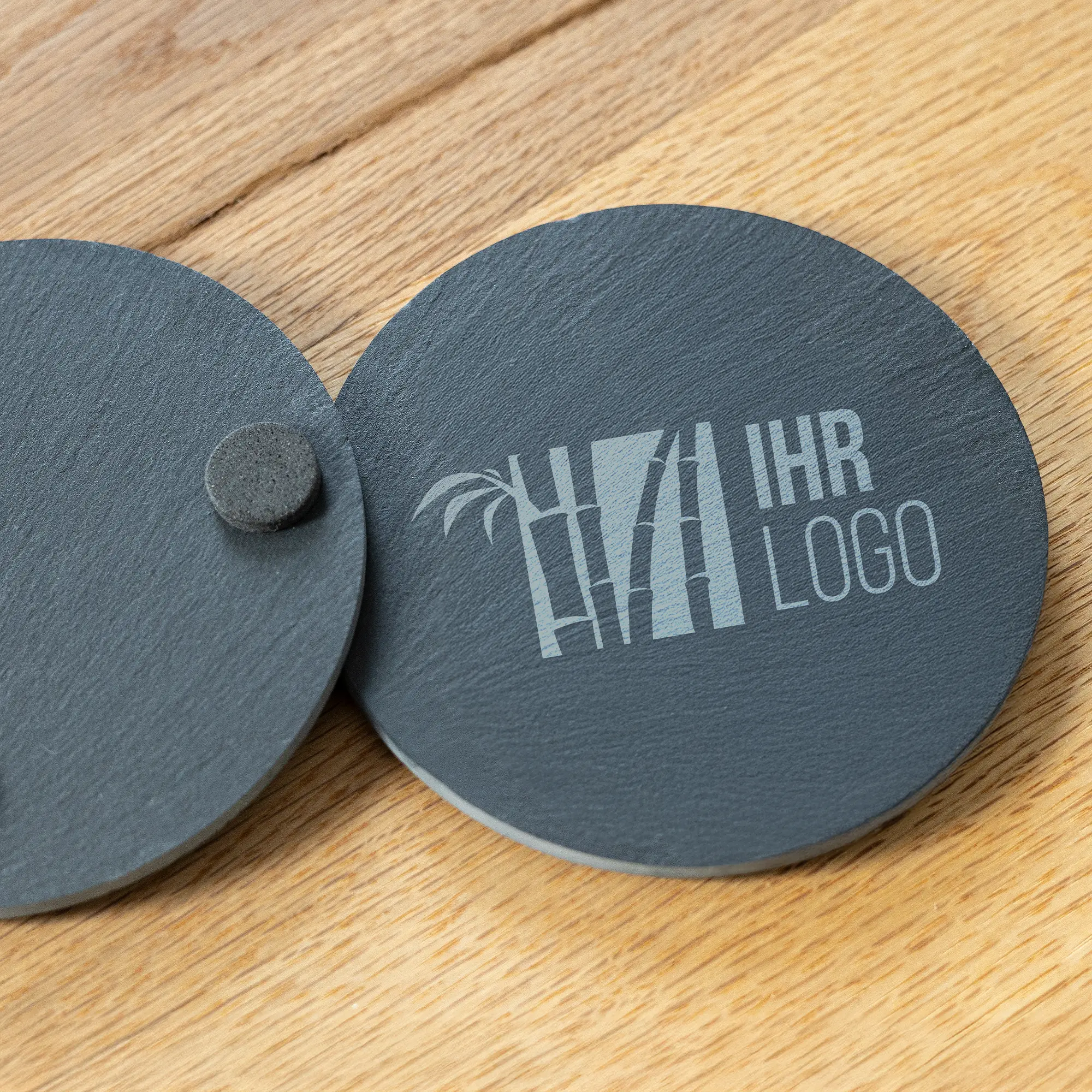 Individualisierbarer Schieferuntersetzer mit Gravur 2 Schieferuntersetzer mit graviertem Logo
