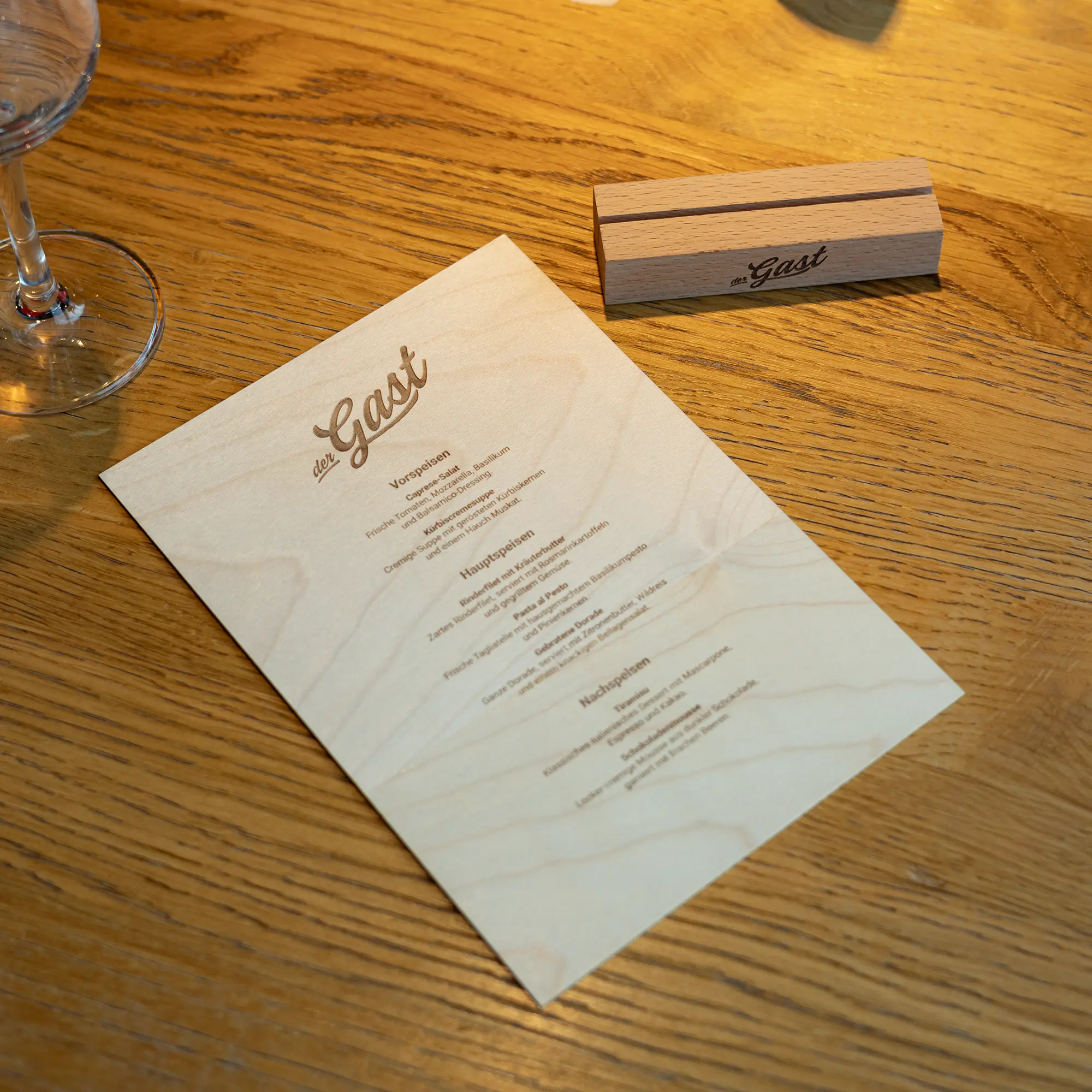 Lasergravierte Menükarten aus Holz 4 Speisekarte aus Holz für Gastronomie