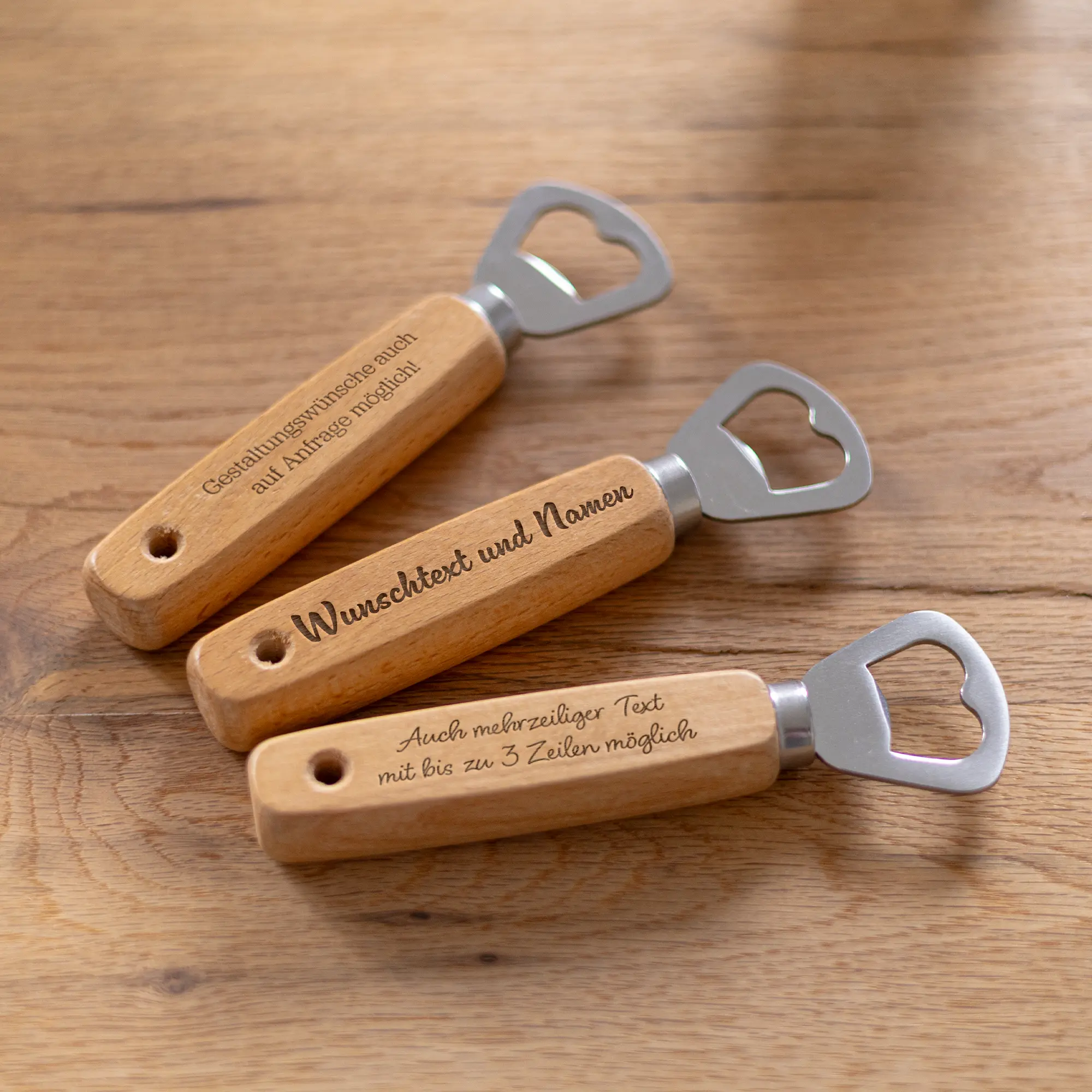 Personalisierter Flaschenöffner mit Wunschtext 3 Personalisierbarer Flaschenöffner mit eurem Wunschtext - Gruppe