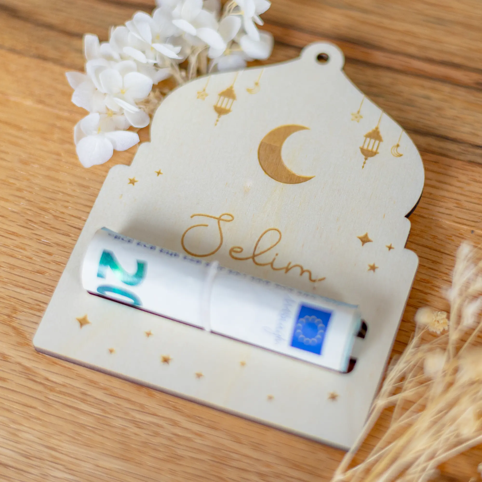 Personalisierter Geldgeschenk Anhänger zu Ramadan aus Holz, Moscheeform 7 Personalisierbarer Geschenkanhänger Moschee - Seitenansicht