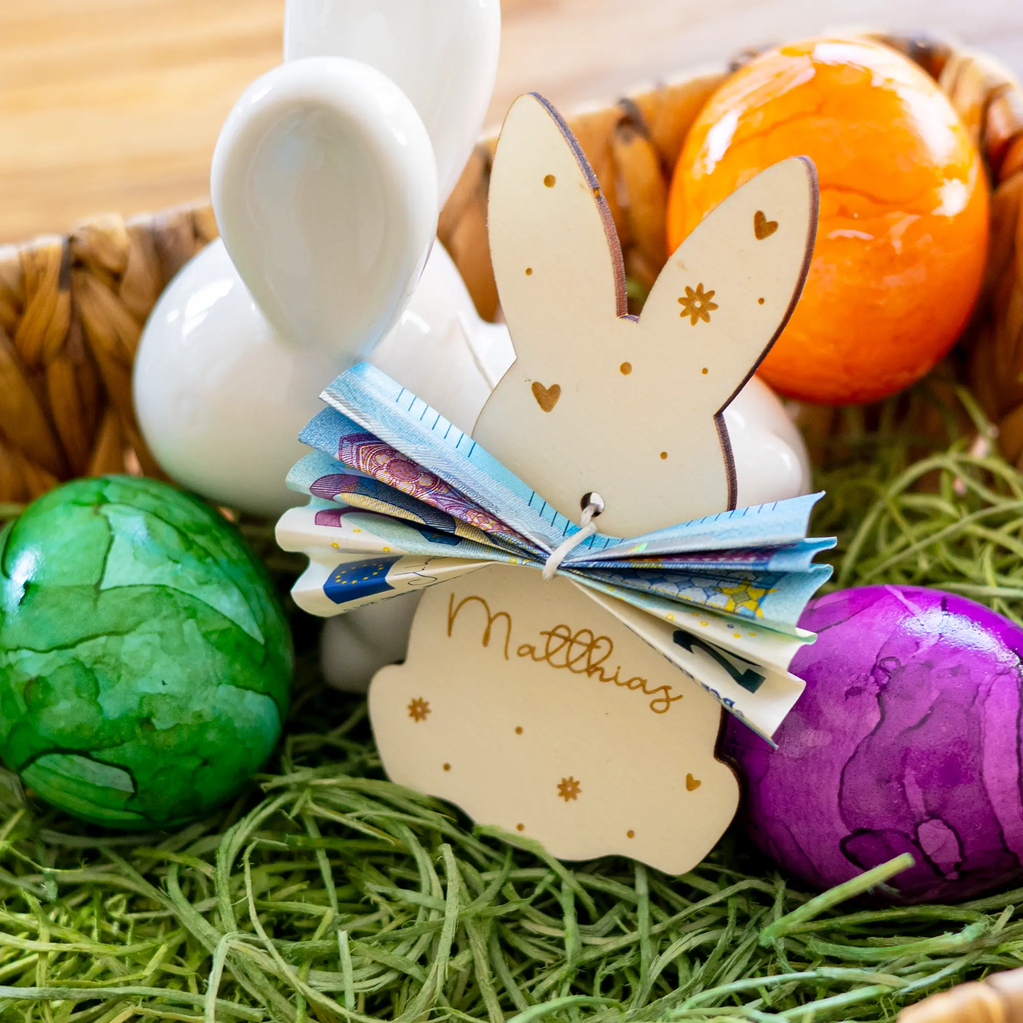 Personalisierbares Geldgeschenk Osterhase mit Ostereiern im Korb