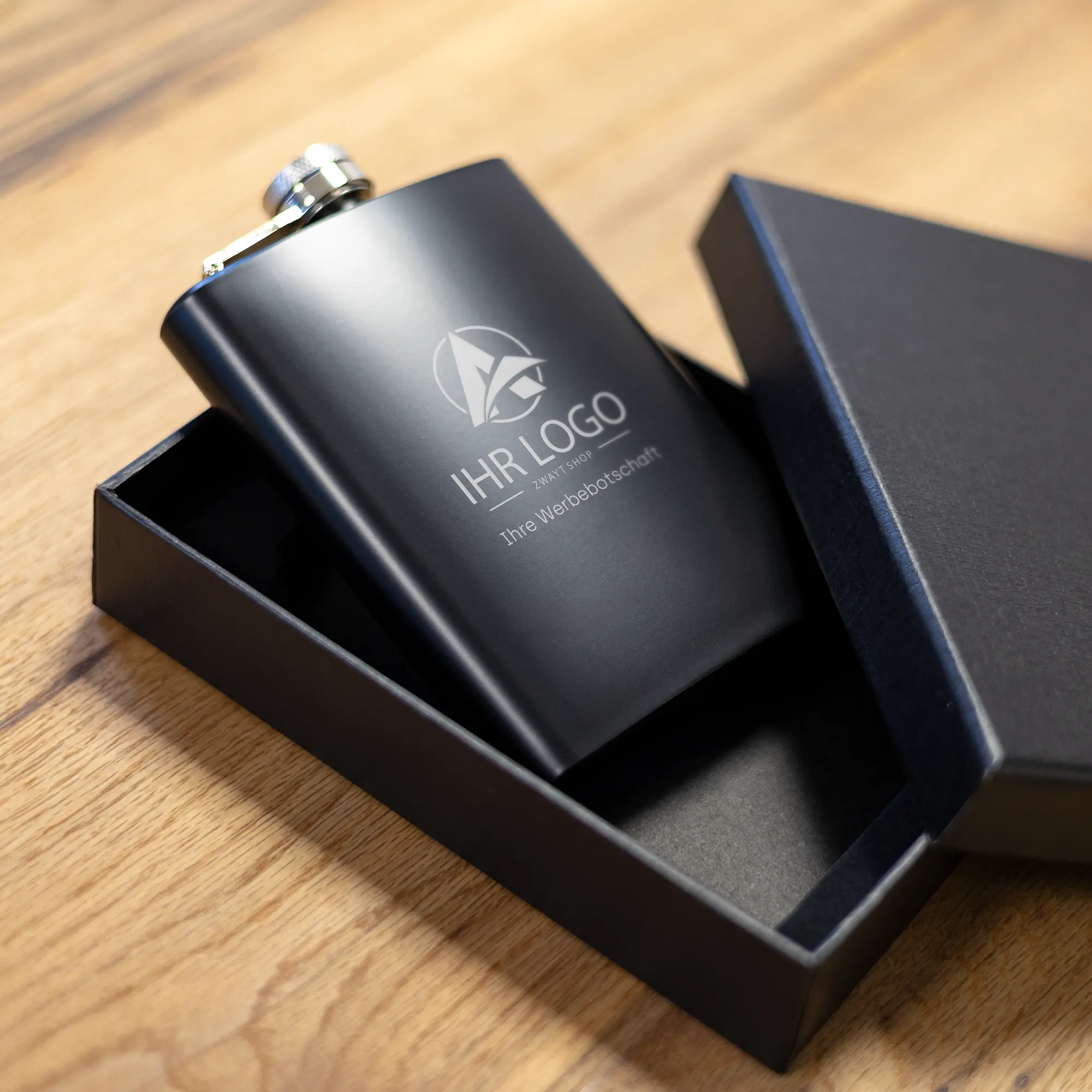 Flachmann mit Geschenkbox - matt-schwarz - 240ml 2 Personalisierter Flachmann mit Geschenkbox für B2B - Flachmann in Geschenkbox