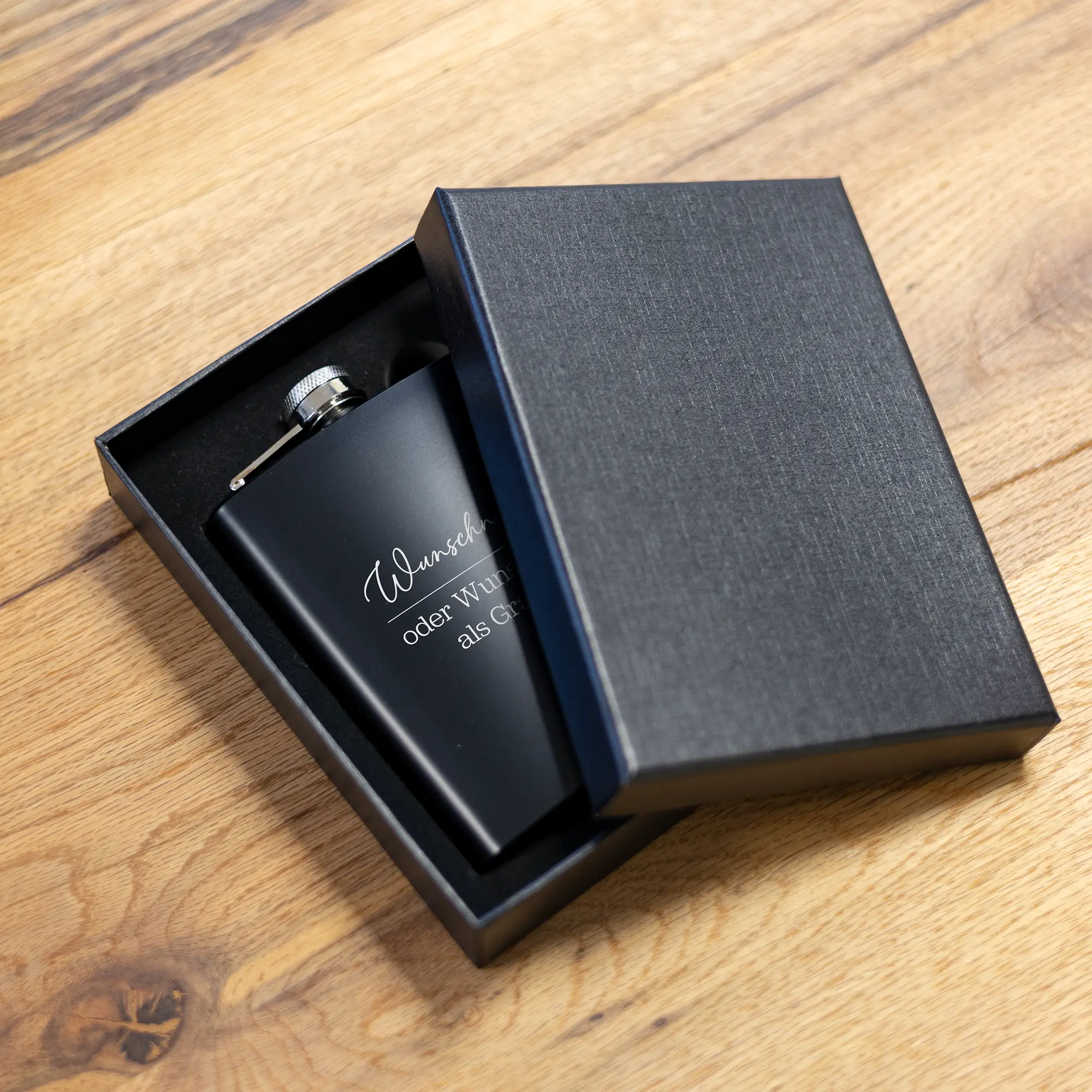 Personalisierter Flachmann mit Geschenkbox - Matt-Schwarz – 240ml 3 Personalisierter Flachmann mit Wunschtext und Geschenkbox - Flachmann in Box