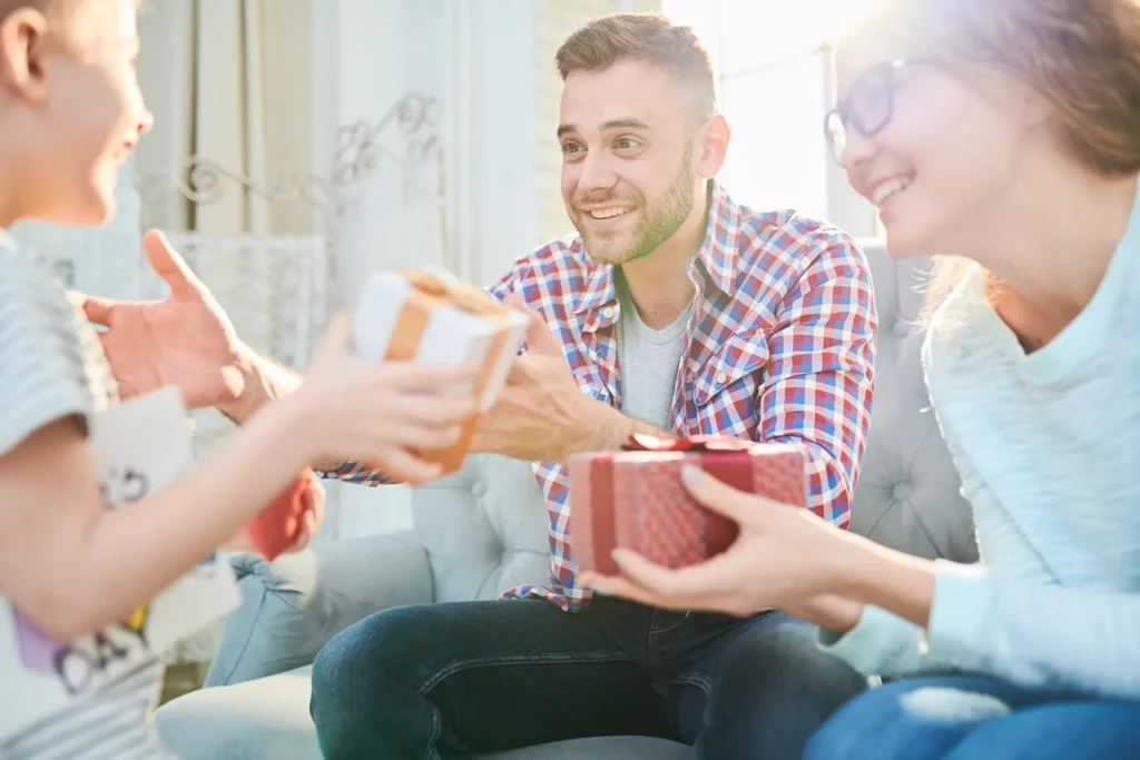 Warum schenken wir? 3 Geschenke zum Vatertag