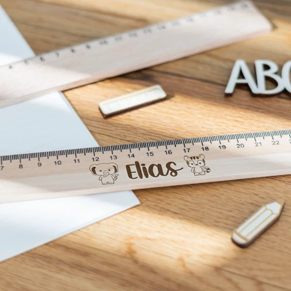 Lineale (30cm) mit verschiedenen Tiermotiven und Wunschname - Produktbild