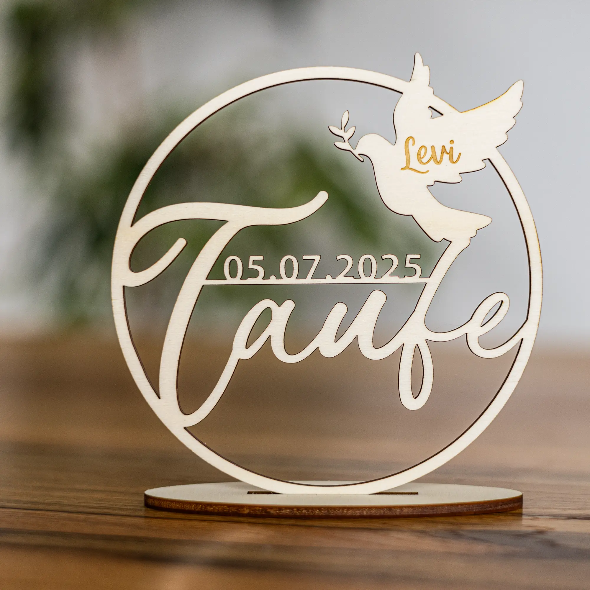 Personalisierter Dekoring zur Taufe mit Name und Datum - Mit Standfuß