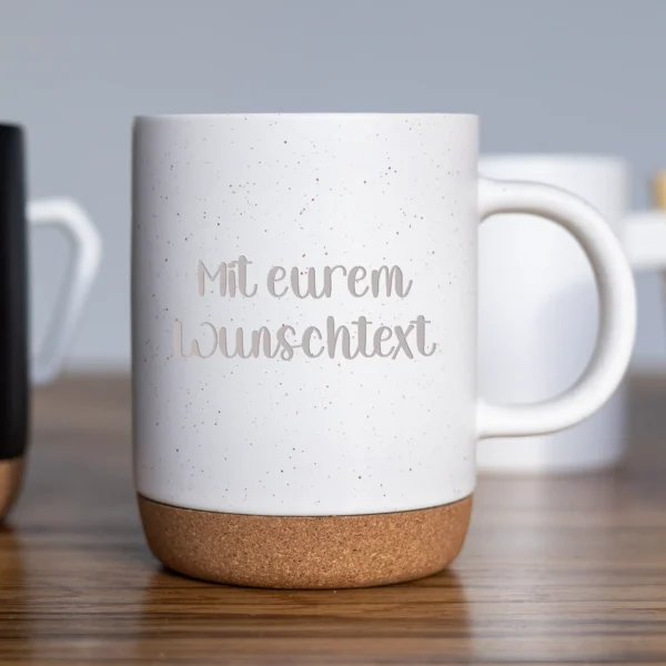 Personalisierte Keramiktasse mit Text als Wunschgravur - Produktbild